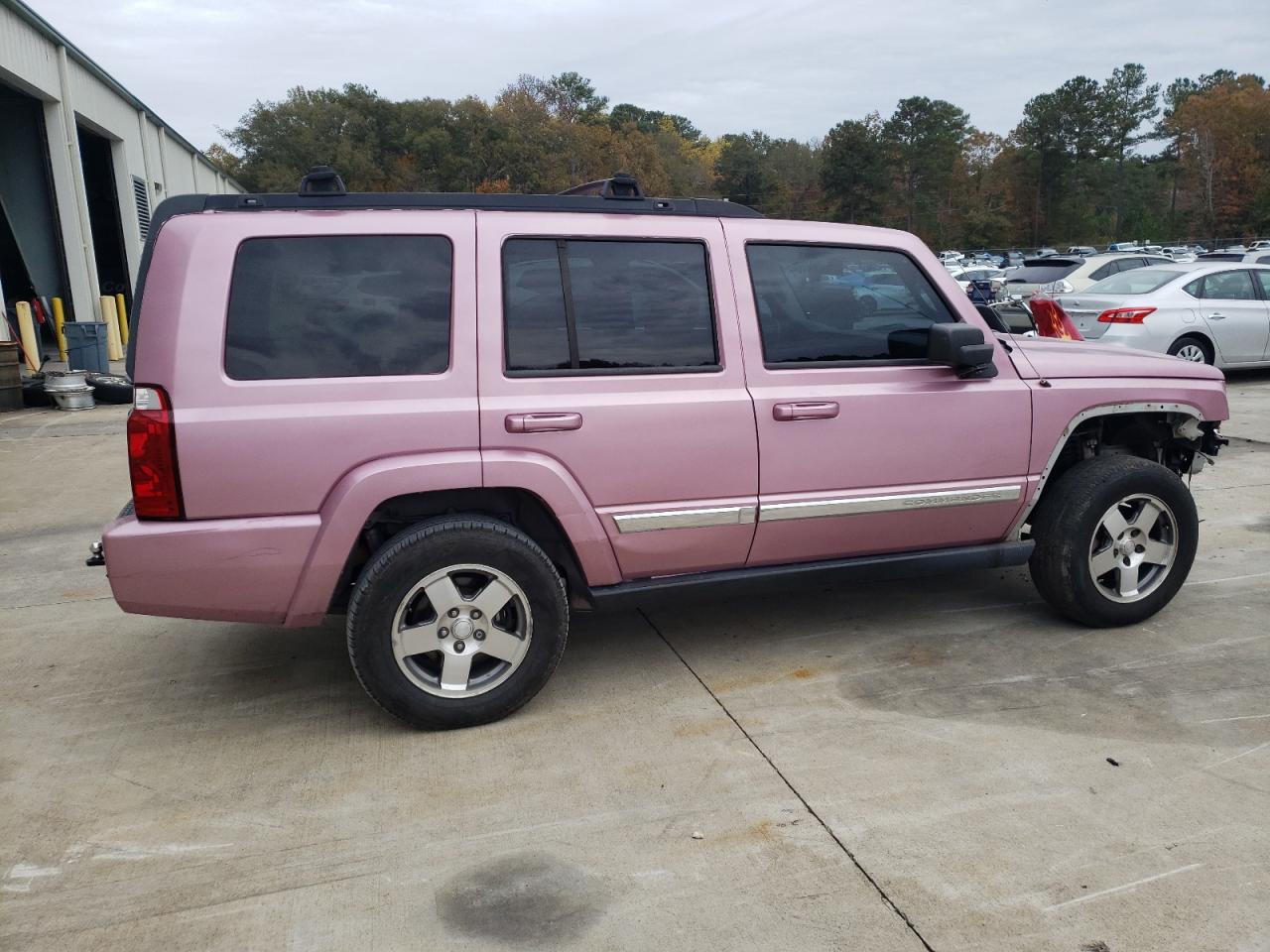 Image 3 of 2010 JEEP COMMANDER SPORT 2010 with VIN 1J4RG4GK2AC118157