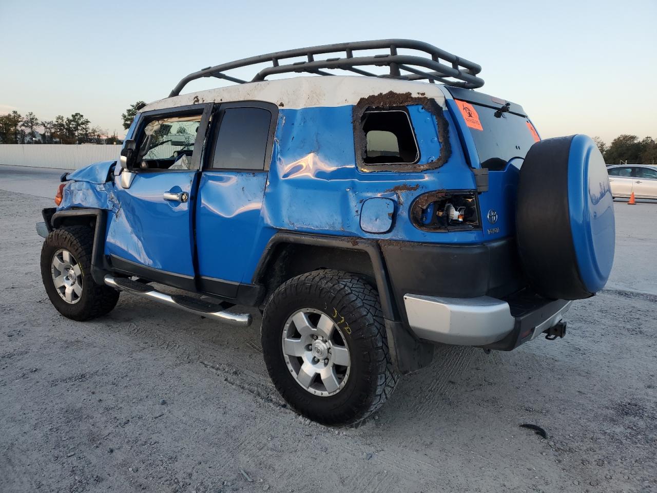 Image 2 of 2007 TOYOTA FJ CRUISER  2007 with VIN JTEBU11FX70090107