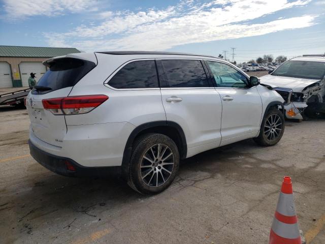 Image 3 of 2018 TOYOTA HIGHLANDER SE 2018 with VIN 5TDJZRFH2JS817562