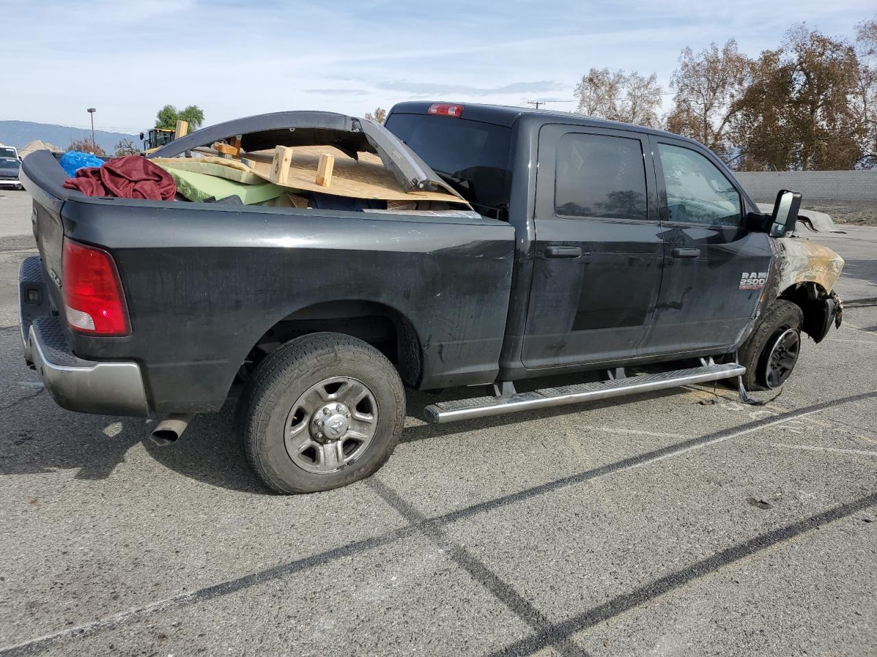 Image 3 of 2018 RAM 2500 ST 2018 with VIN 3C6UR5CL4JG192036