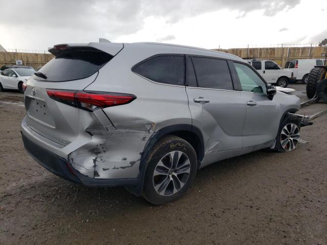 Obraz 3 z 2021 TOYOTA HIGHLANDER XLE 2021 z VIN 5TDGZRBH7MS552819