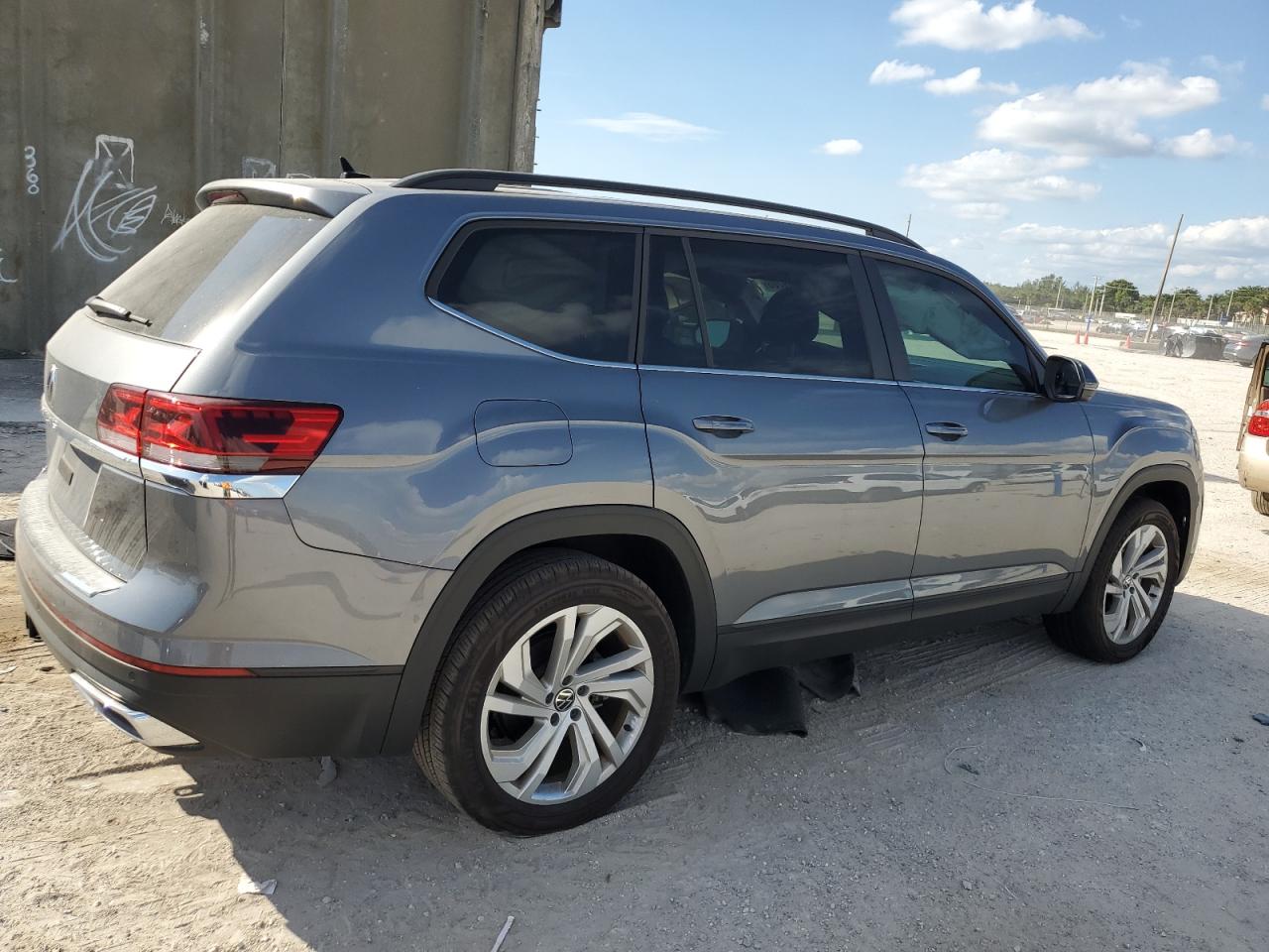 Obraz 3 z 2022 VOLKSWAGEN ATLAS SE 2022 z VIN 1V2JR2CA7NC523708