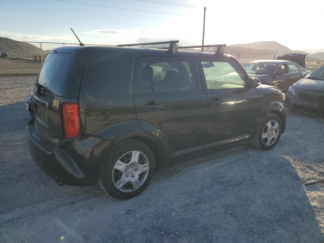 Obraz 3 z 2008 TOYOTA SCION XB 2008 z VIN JTLKE50E881030179