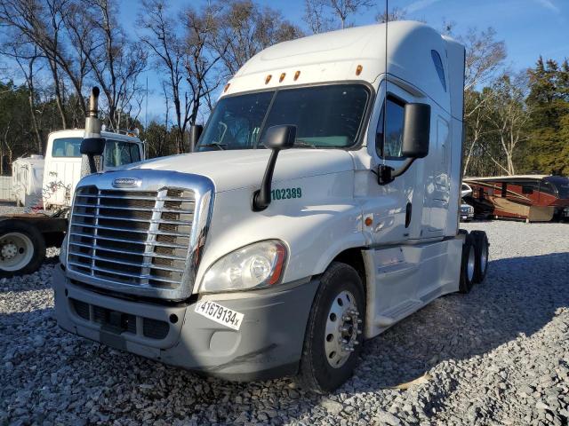 Image 2 of 2016 FREIGHTLINER CASCADIA 125  2016 with VIN 1FUJGLDR2GLGP8764