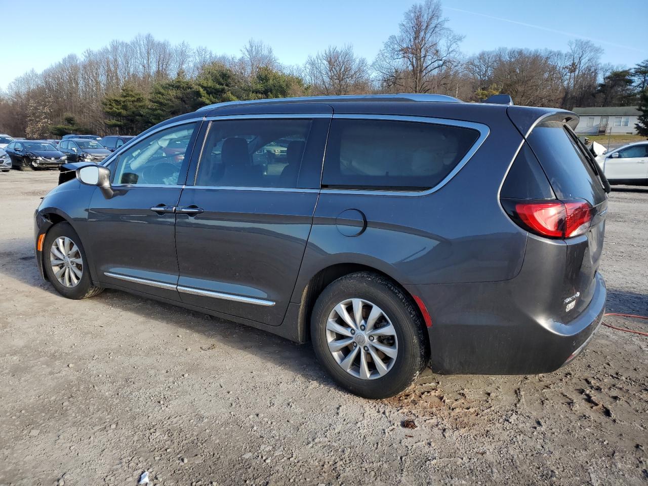 Obraz 2 z 2018 CHRYSLER PACIFICA TOURING L 2018 z VIN 2C4RC1BG8JR331270
