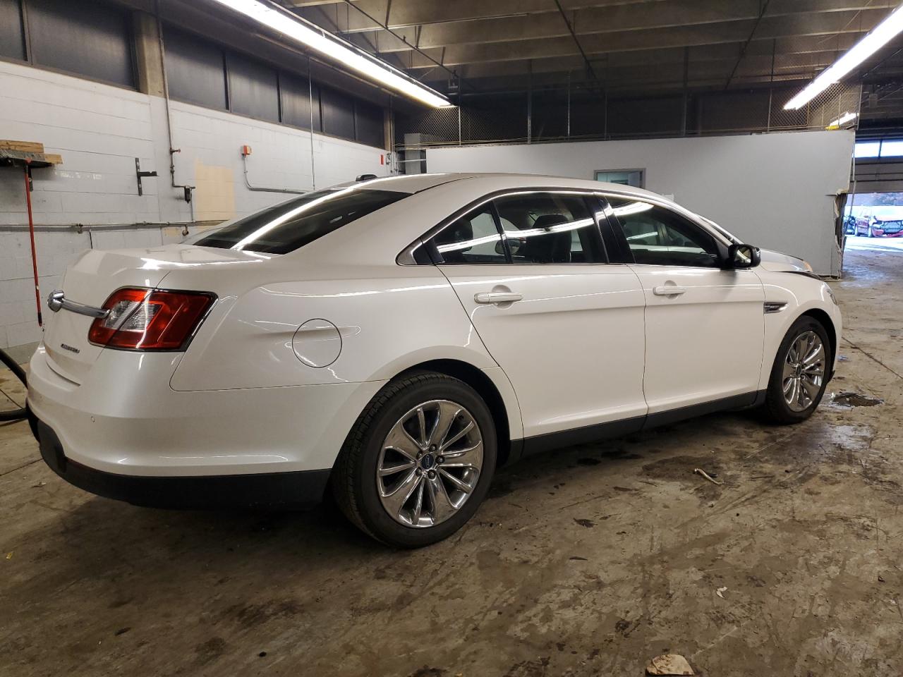 Image 3 of 2011 FORD TAURUS LIMITED 2011 with VIN 1FAHP2FW2BG186596