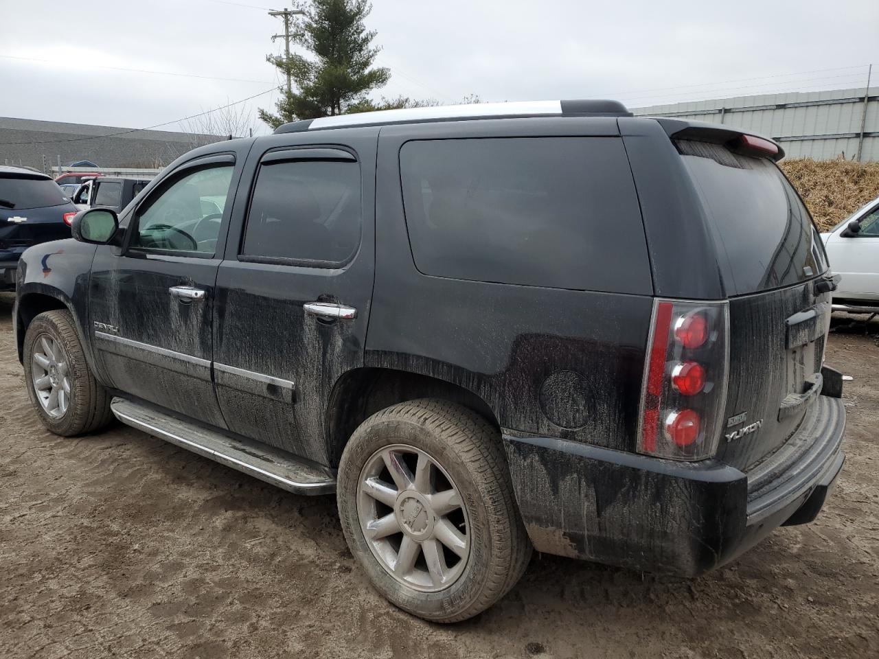 Изображение 2 2010 GMC YUKON DENALI 2010 с VIN 1GKUKEEF6AR104273