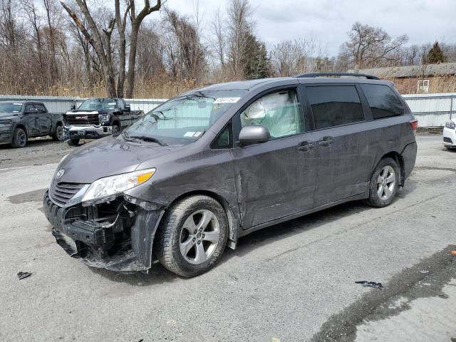 2016 TOYOTA SIENNA LE 2016 image
