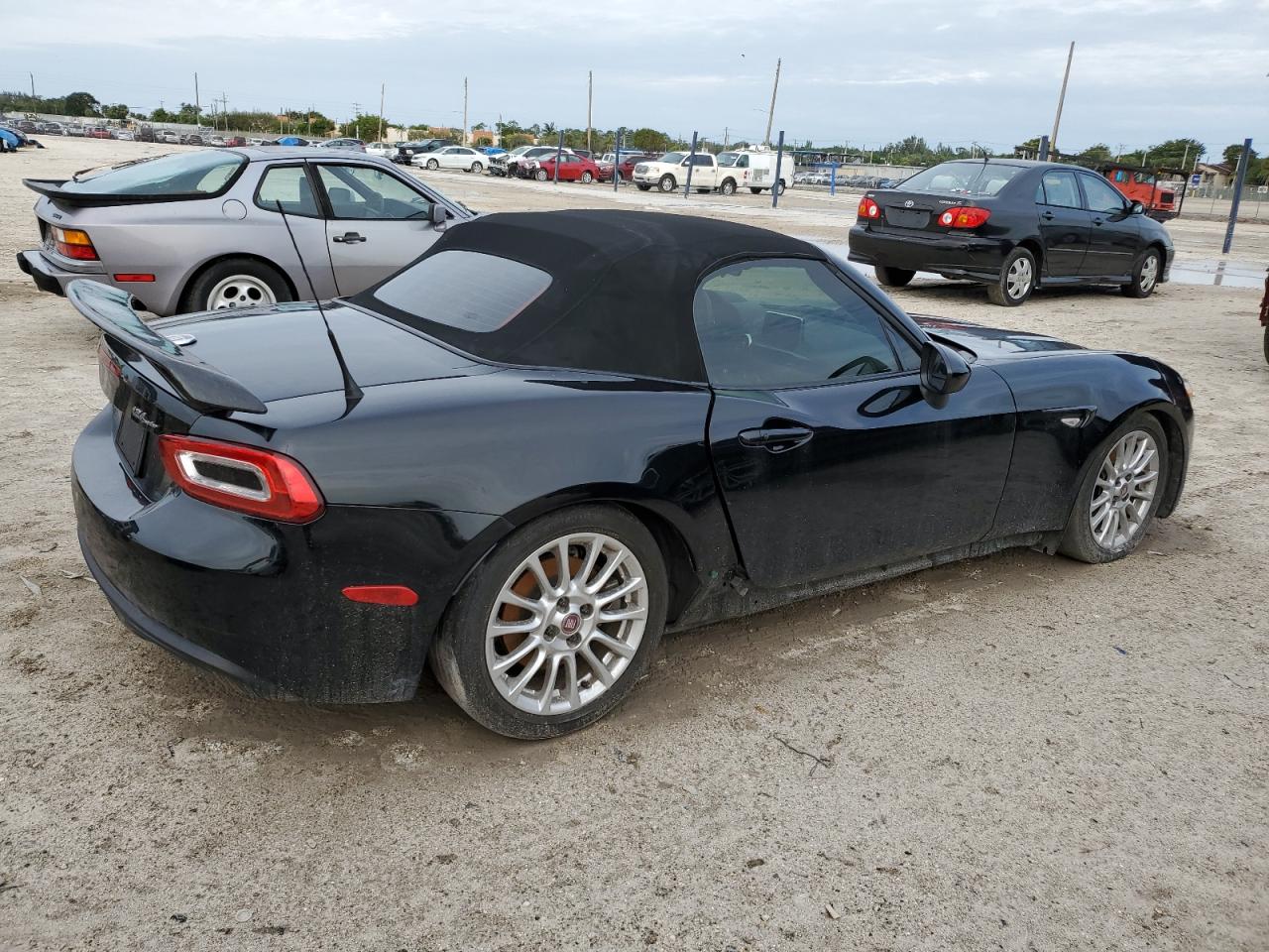 Obraz 3 z 2017 FIAT 124 SPIDER CLASSICA 2017 z VIN JC1NFAEK9H0106489