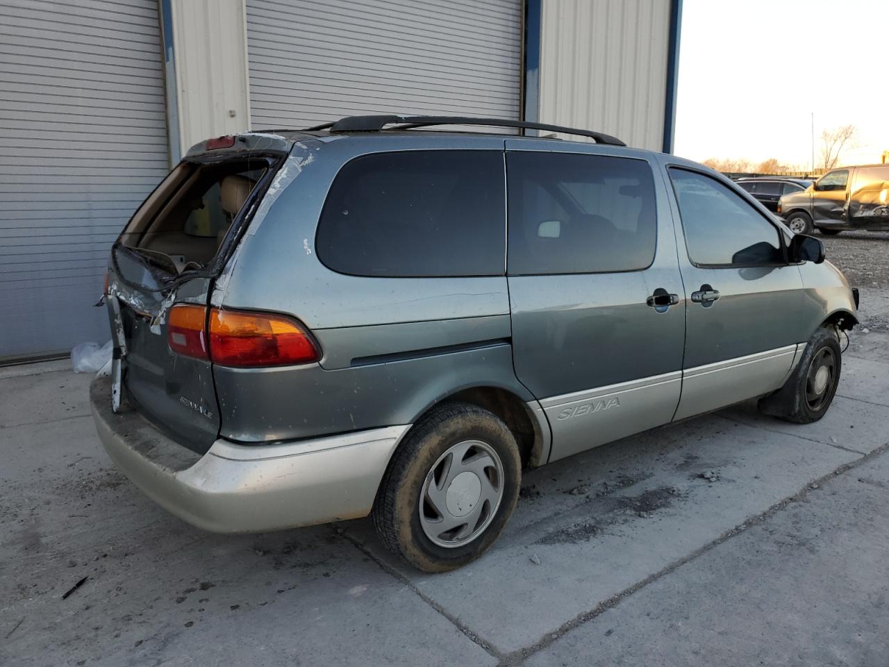 Obraz 3 z 2000 TOYOTA SIENNA LE 2000 z VIN 4T3ZF13C8YU184998