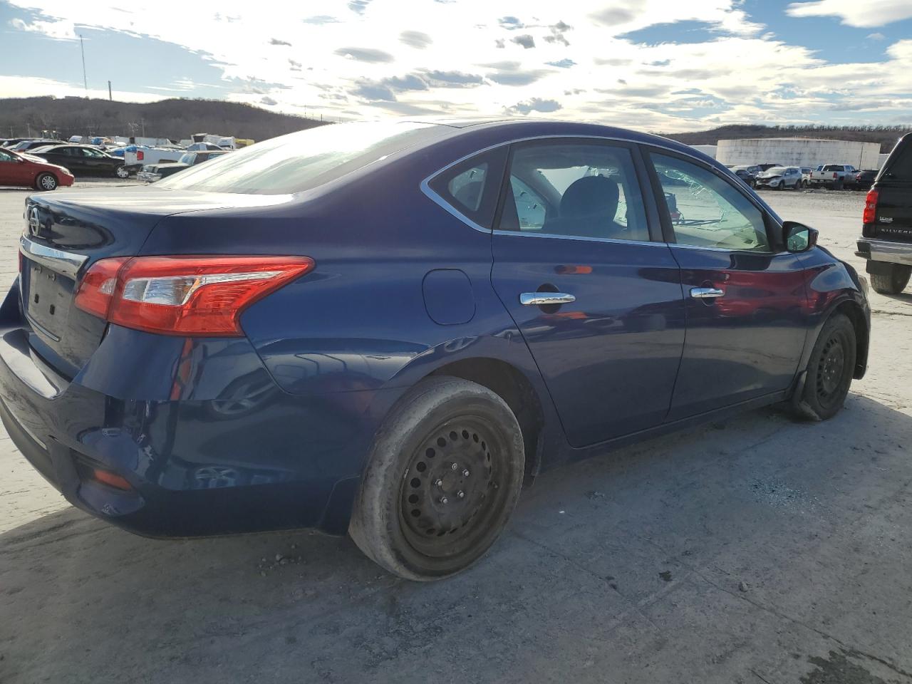 Obraz 3 z 2017 NISSAN SENTRA S 2017 z VIN 3N1AB7AP3HY259413