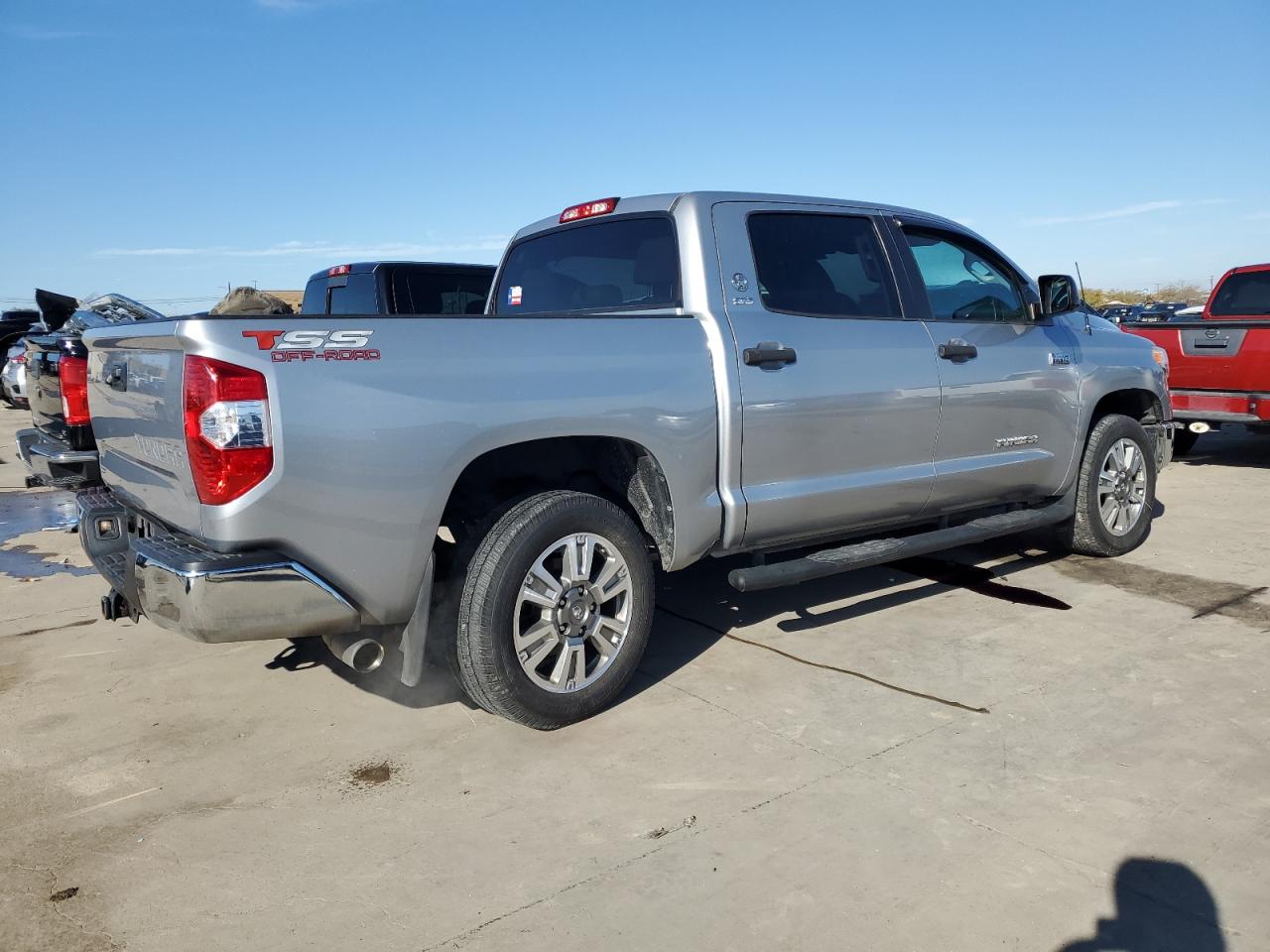 Image 3 of 2016 TOYOTA TUNDRA CREWMAX SR5 2016 with VIN 5TFEW5F11GX195254