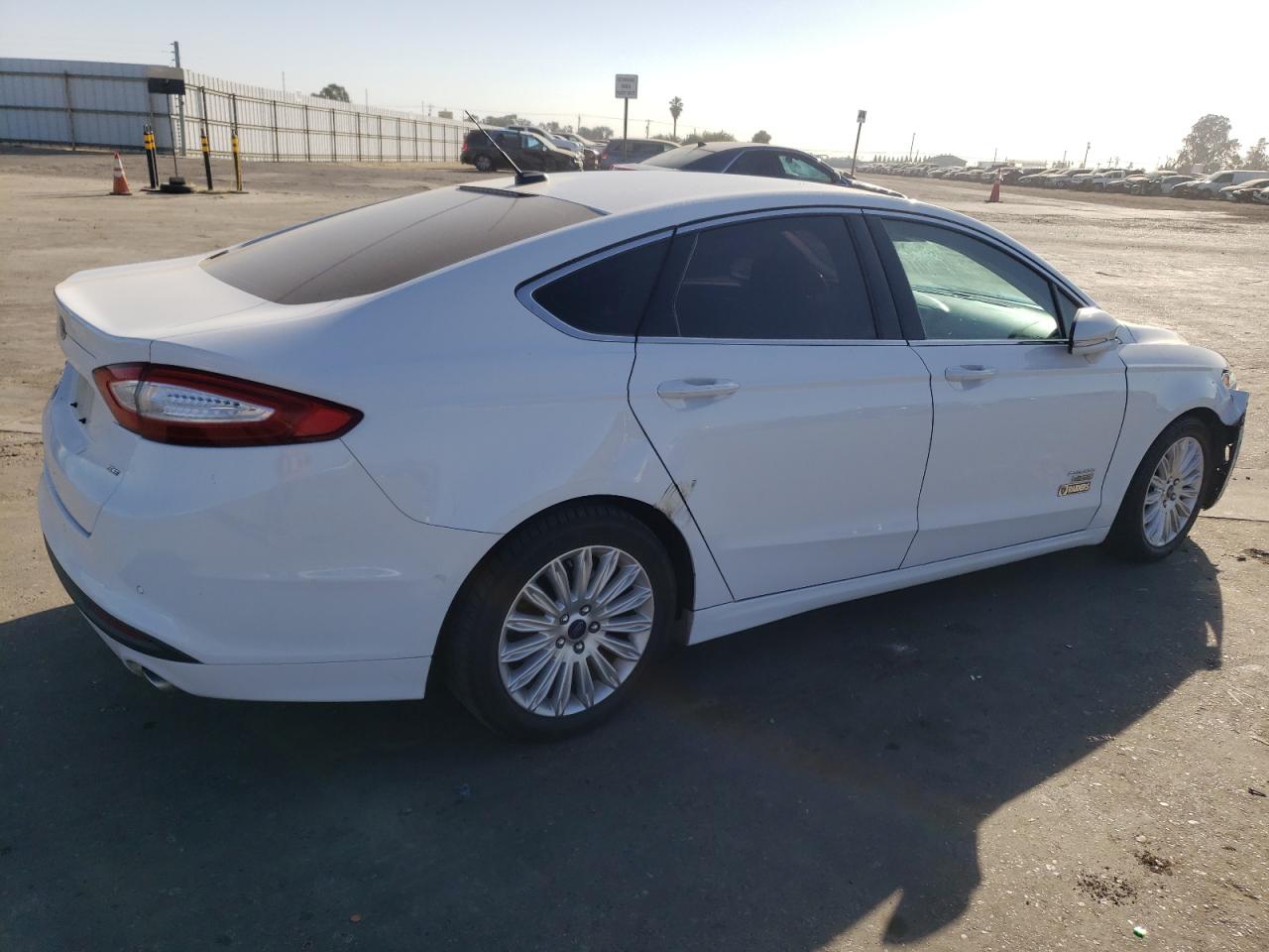 Image 3 of 2015 FORD FUSION SE PHEV 2015 with VIN 3FA6P0PUXFR242923