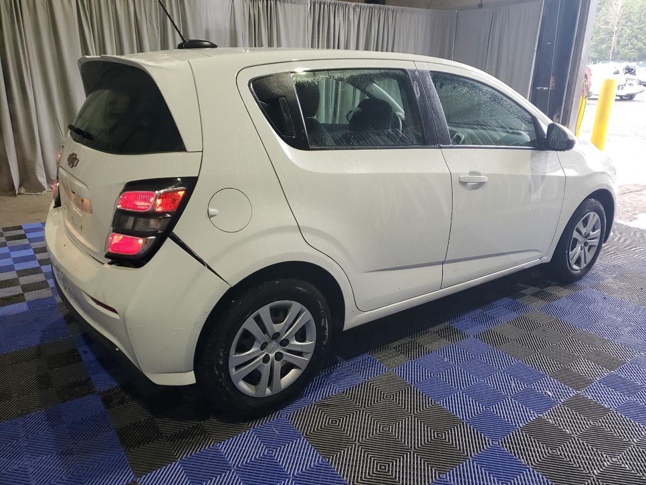 Изображение 3 2019 CHEVROLET SONIC  2019 с VIN 1G1JG6SB3K4143093