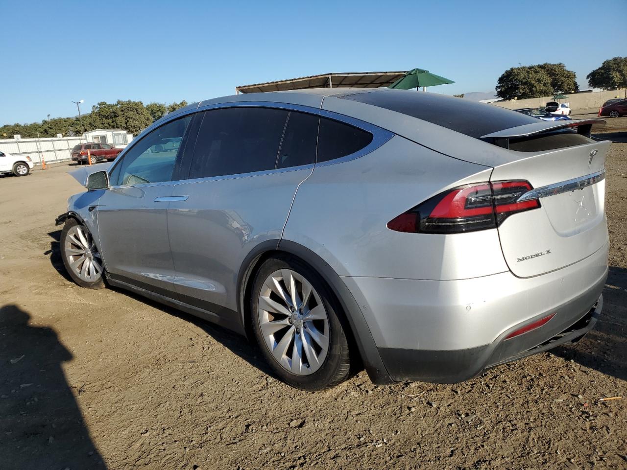 Image 2 of Tesla Model X 2018 with VIN 5YJXCAE25JF089153