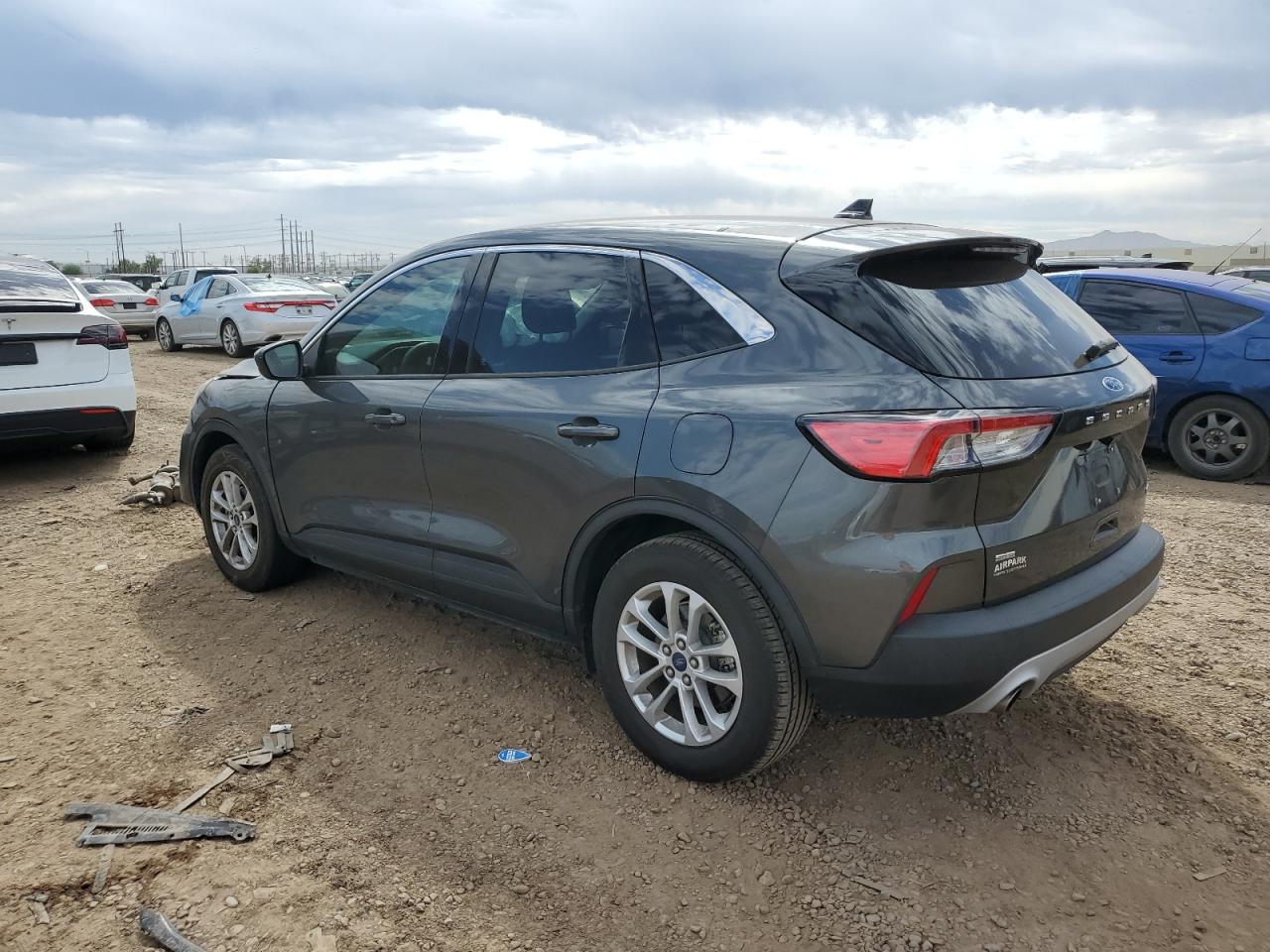 Image 2 of 2020 FORD ESCAPE SE 2020 with VIN 1FMCU0G65LUA12245