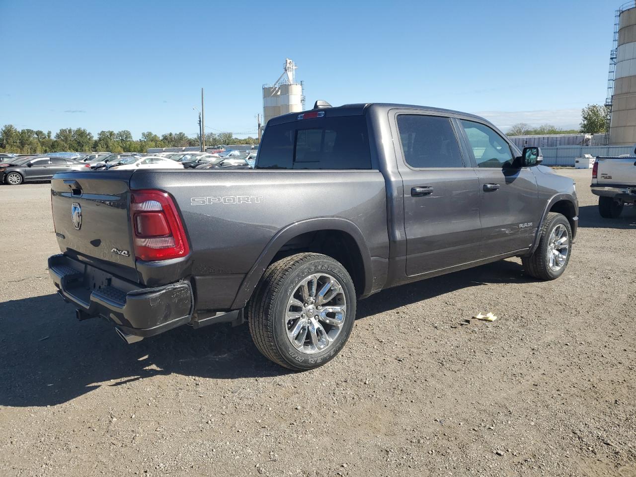 Obraz 3 z 2021 RAM 1500 LARAMIE 2021 z VIN 1C6SRFJT0MN810643