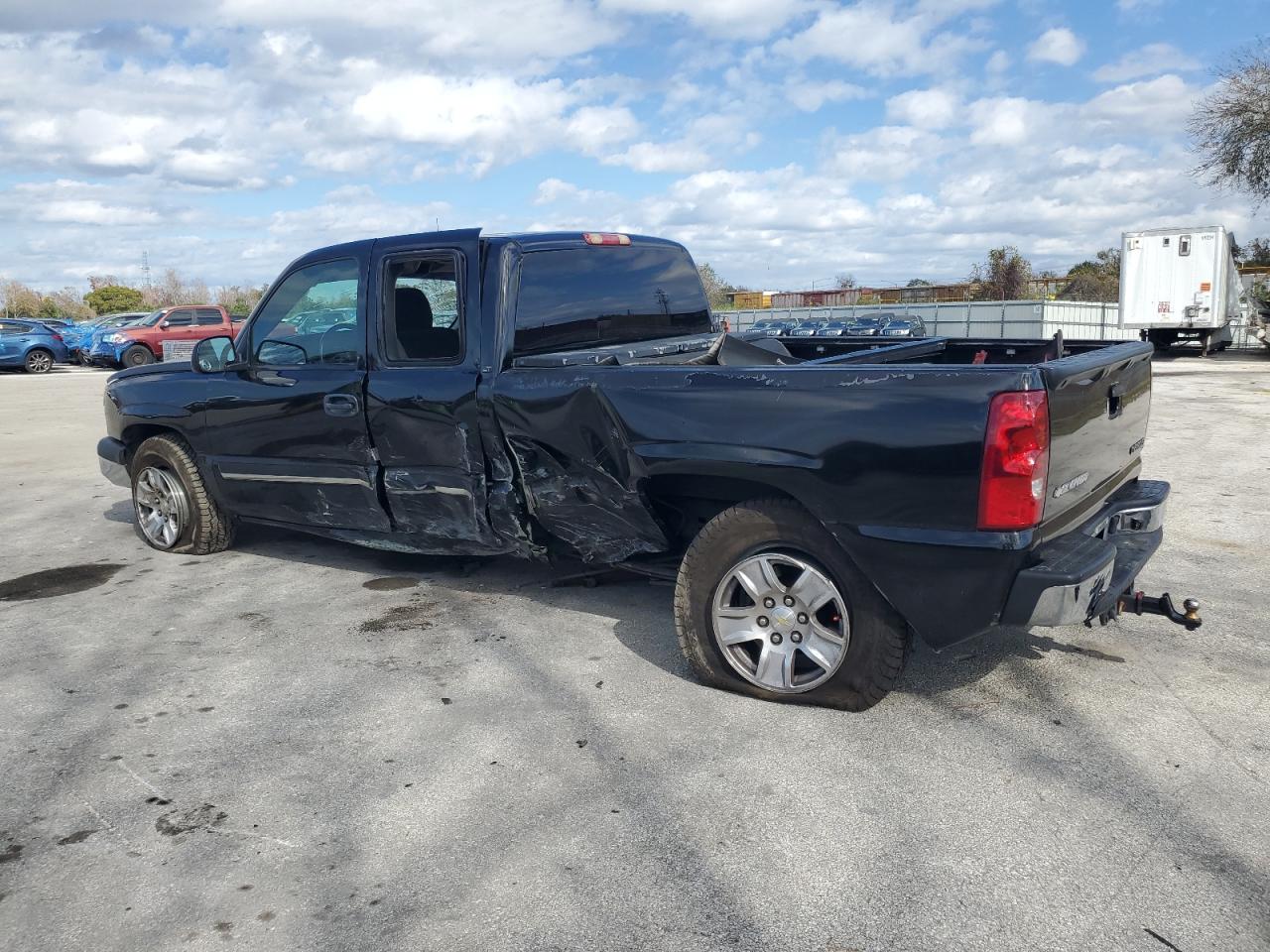 Obraz 2 z 2003 CHEVROLET SILVERADO C1500 2003 z VIN 2GCEC19T231281131