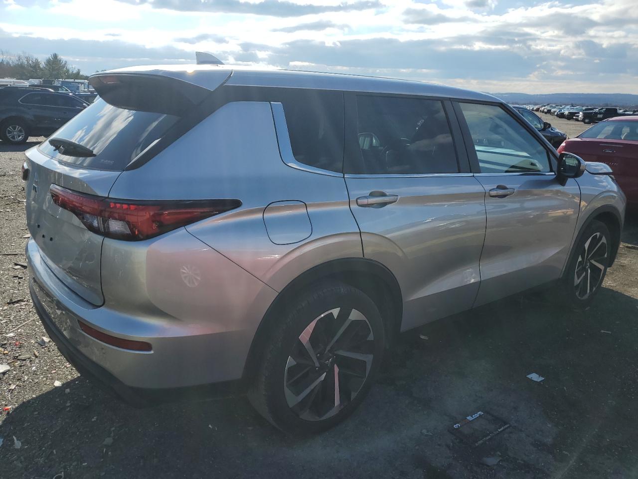 Изображение 3 2022 MITSUBISHI OUTLANDER ES 2022 с VIN JA4J4TA84NZ035796