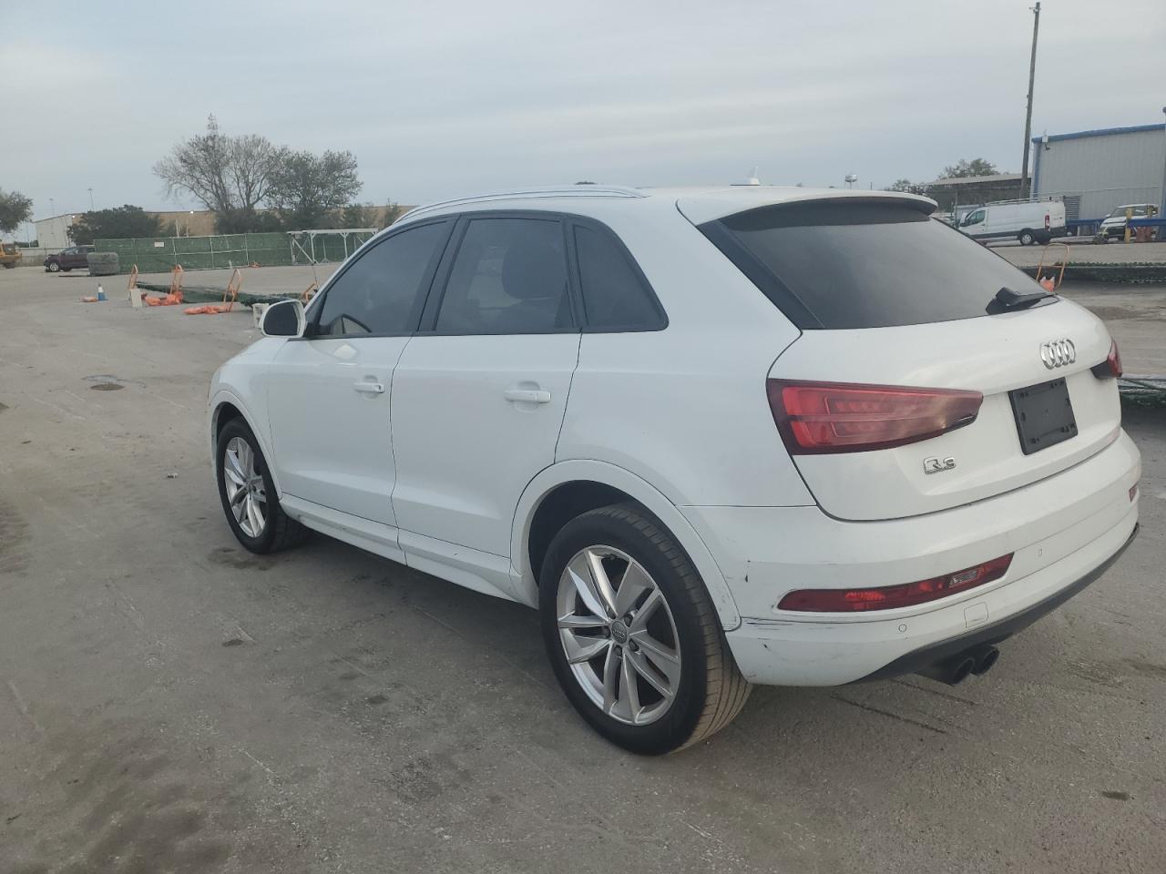 Изображение 2 2017 AUDI Q3 PREMIUM 2017 с VIN WA1BCCFSXHR015696