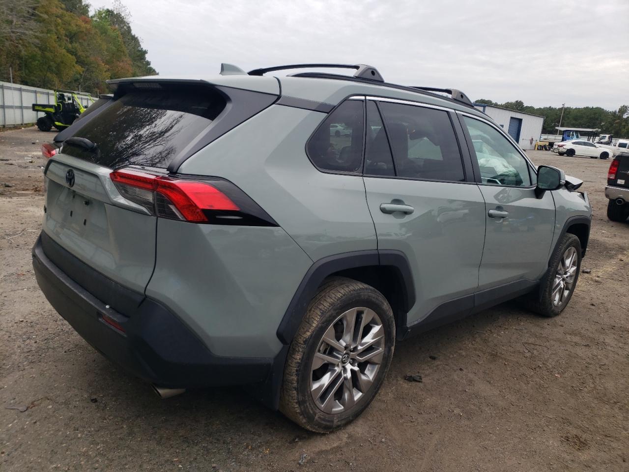 Изображение 3 2021 TOYOTA RAV4 XLE PREMIUM 2021 с VIN 2T3C1RFV7MW116931