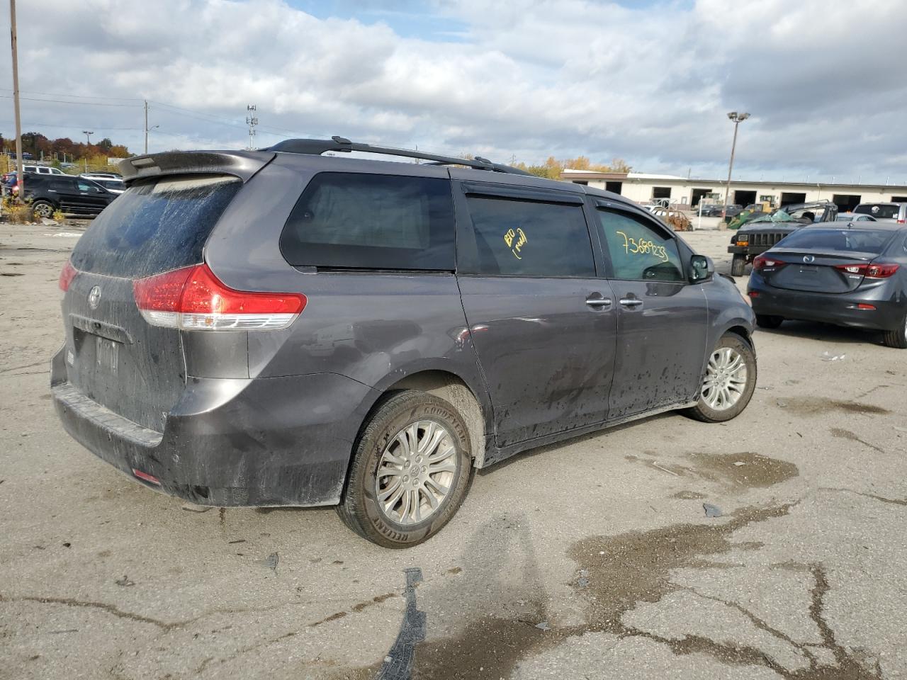 Obraz 3 z 2011 TOYOTA SIENNA XLE 2011 z VIN 5TDYK3DC3BS145195