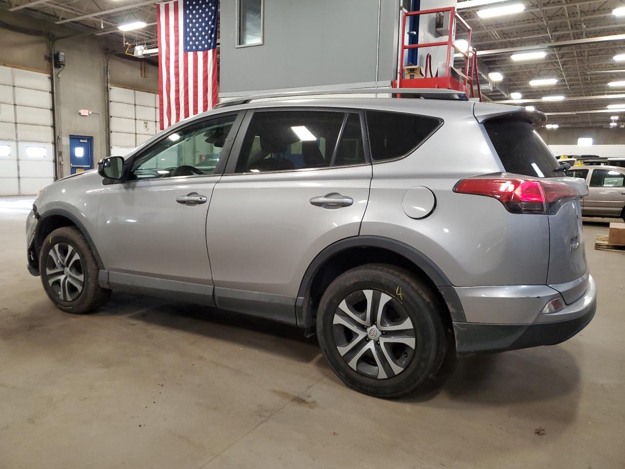 Изображение 2 2017 TOYOTA RAV4 LE 2017 с VIN 2T3BFREVXHW623181