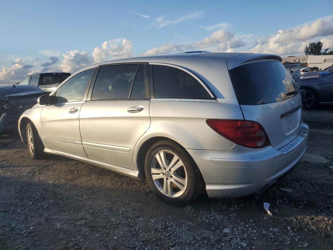 Image 2 of 2008 MERCEDES-BENZ R 350 2008 with VIN 4JGCB65E58A064731