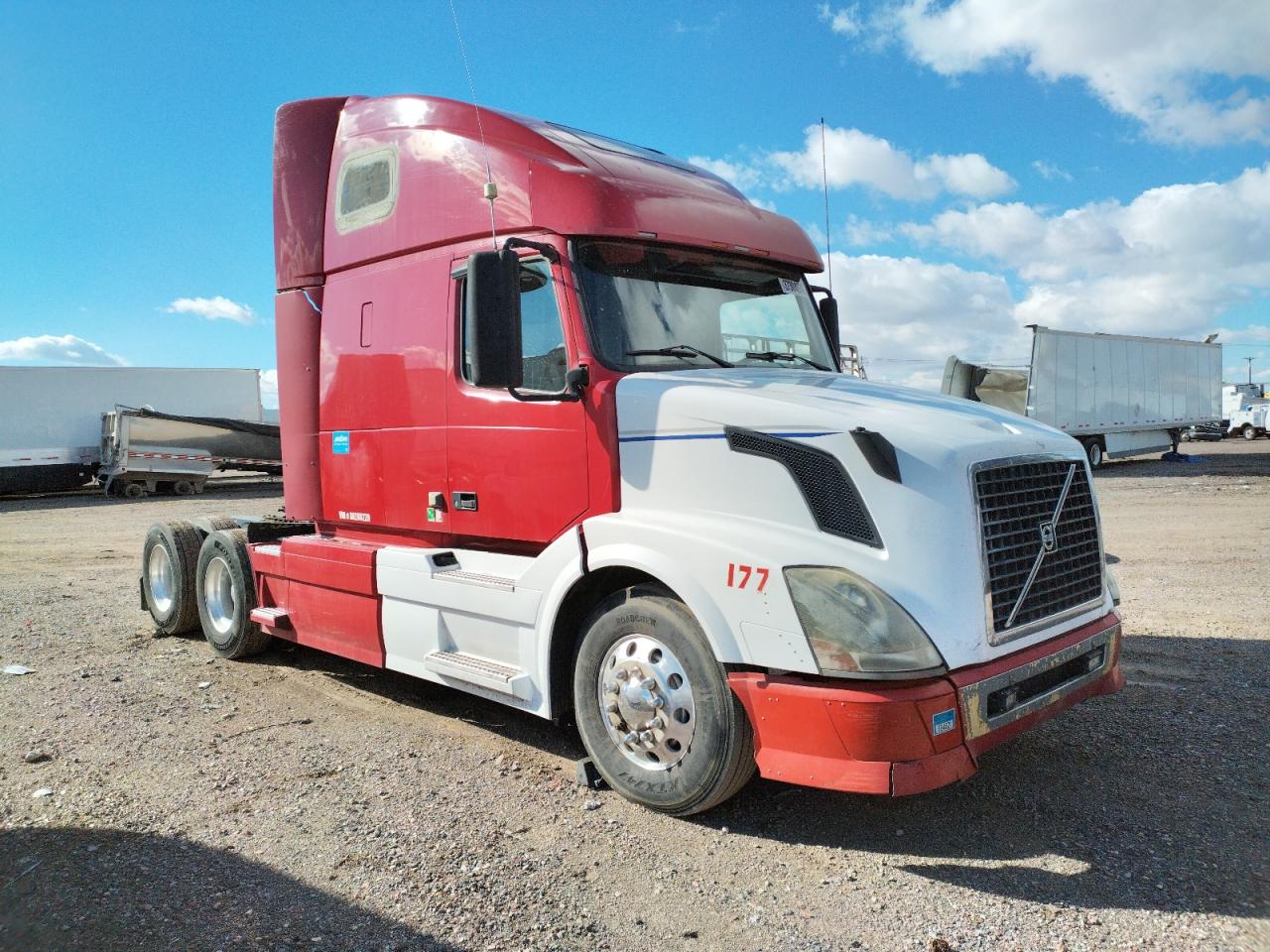 Obraz 1 z 2010 VOLVO VN VNL 2010 z VIN 4V4NC9TG0AN288220