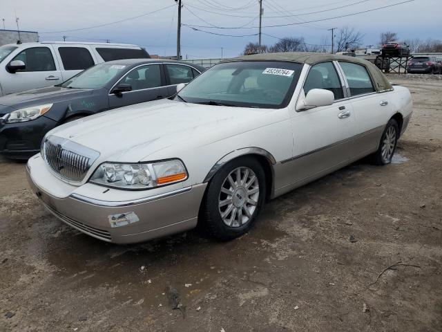 Obraz 1 z 2003 LINCOLN TOWN CAR SIGNATURE 2003 z VIN 1LNHM82W83Y623777