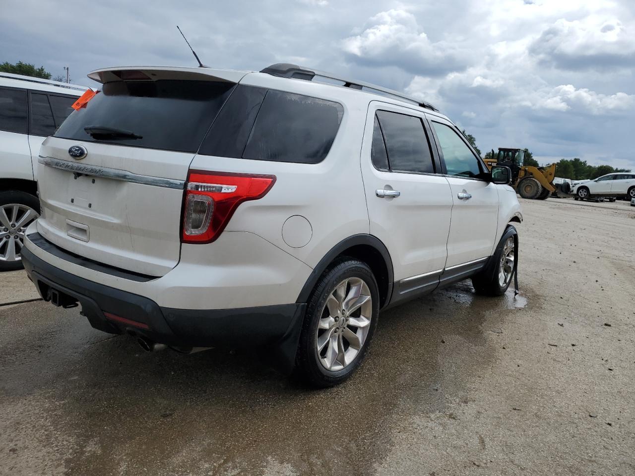Image 3 of 2011 FORD EXPLORER XLT 2011 with VIN 1FMHK7D86BGA72168
