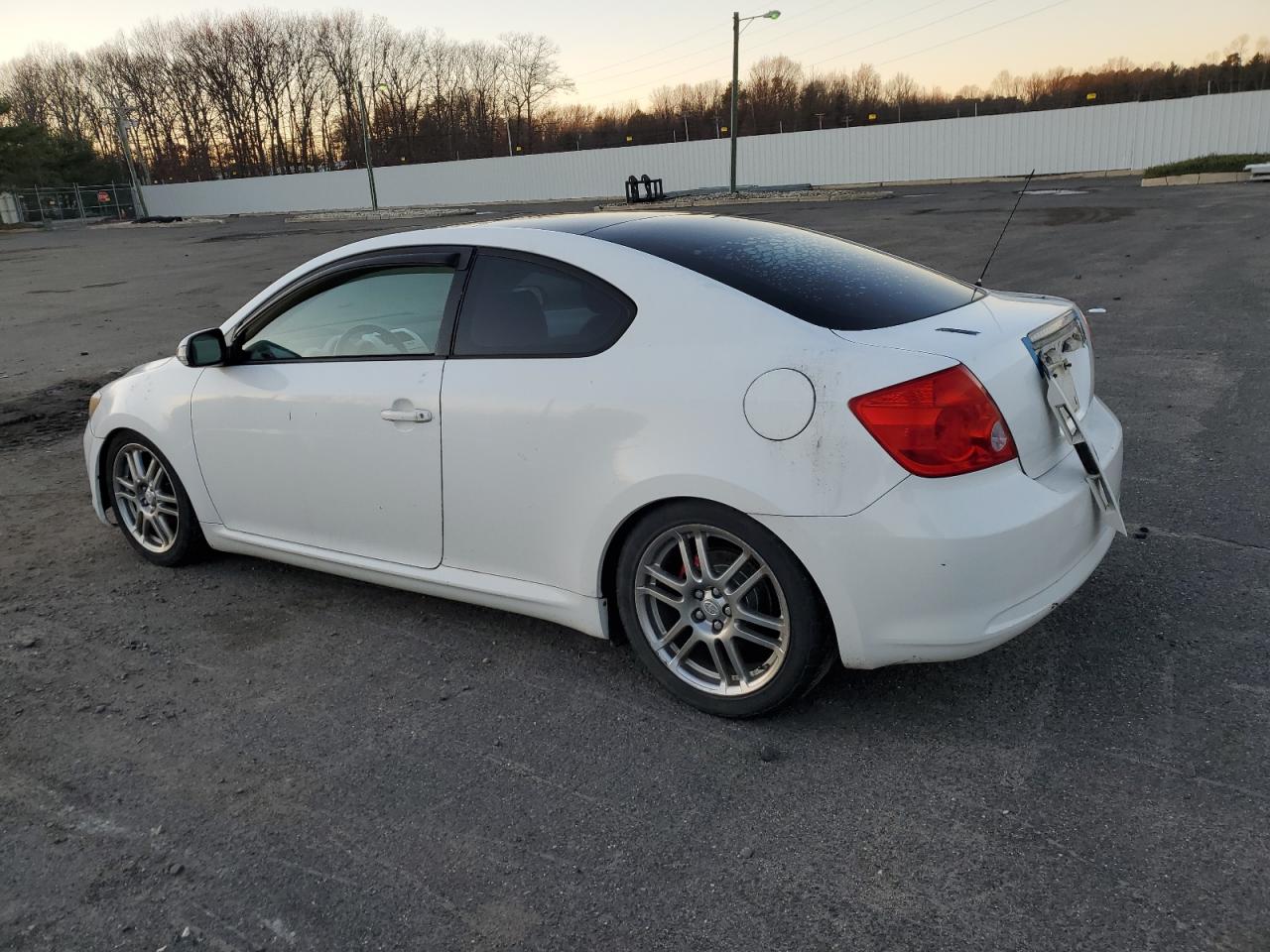 Obraz 2 z 2007 TOYOTA SCION TC  2007 z VIN JTKDE177170219984