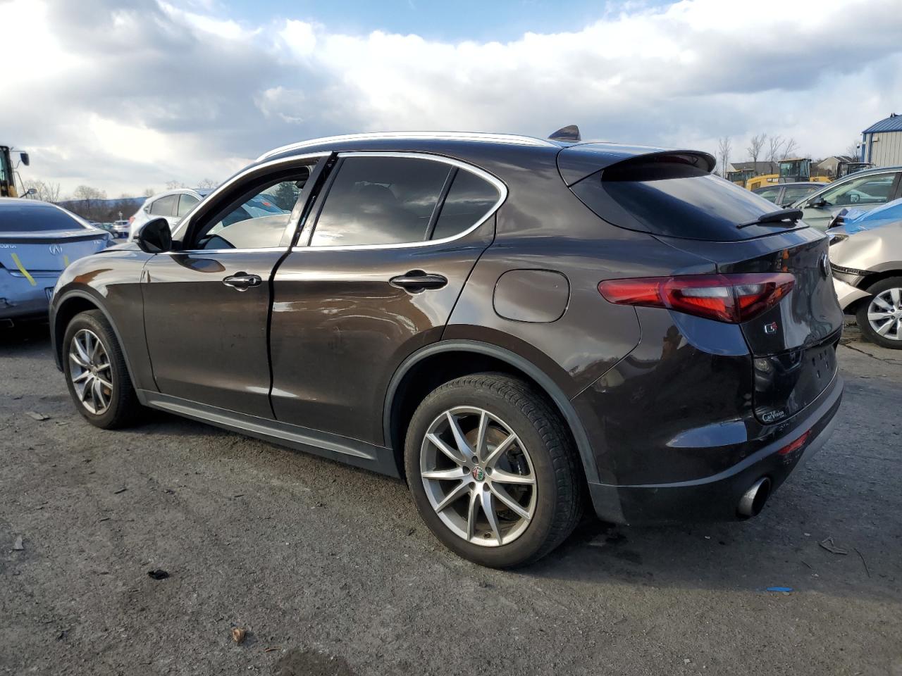 Obraz 2 z 2018 ALFA ROMEO STELVIO  2018 z VIN ZASFAKAN2J7B81440