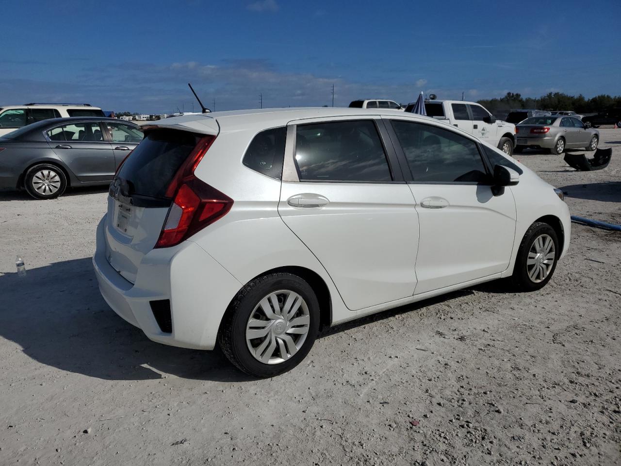 Изображение 3 2017 HONDA FIT LX 2017 с VIN 3HGGK5H58HM710747