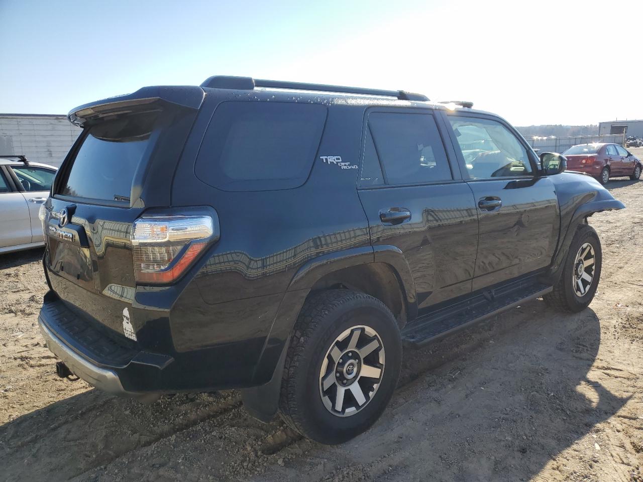 Изображение 3 2021 TOYOTA 4RUNNER SR5/SR5 PREMIUM 2021 с VIN JTEPU5JR5M5931594