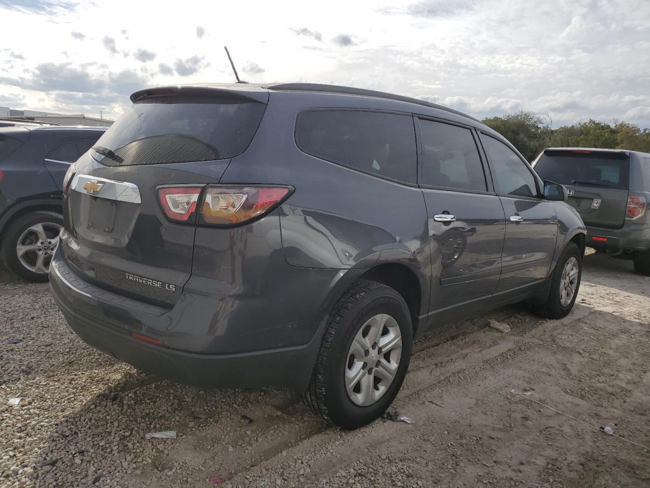Изображение 3 2014 CHEVROLET TRAVERSE LS 2014 с VIN 1GNKRFKD5EJ317458