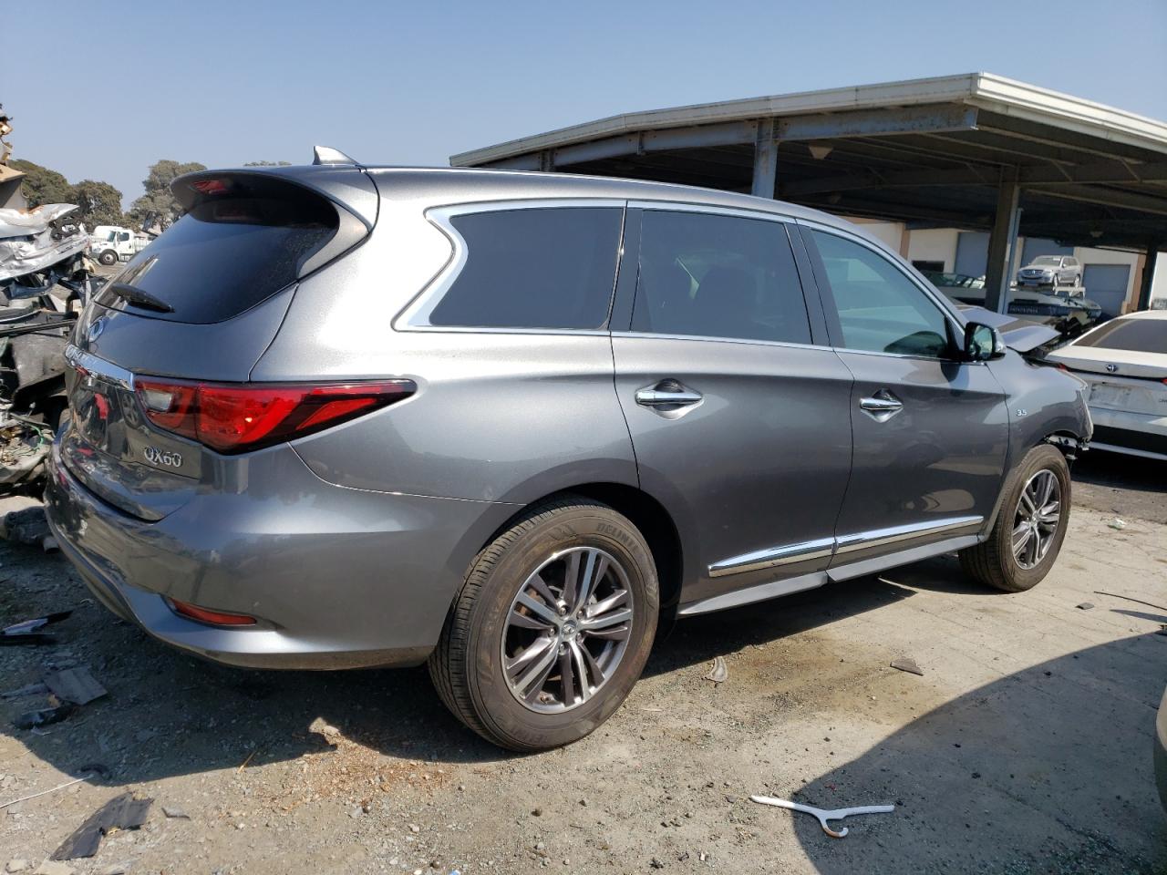 Image 3 of 2018 INFINITI QX60  2018 with VIN 5N1DL0MM2JC531296