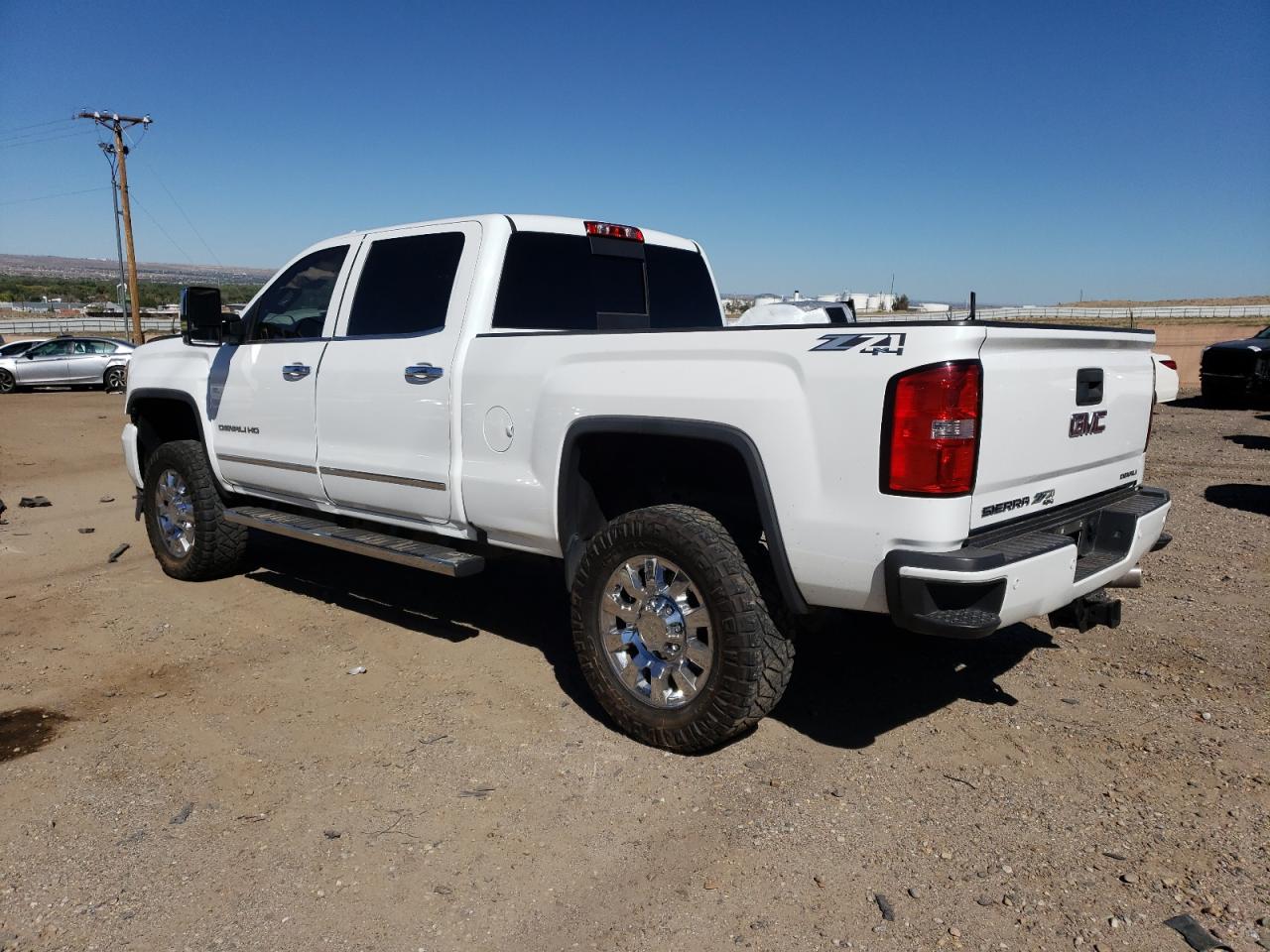 Image 2 of 2015 GMC SIERRA K2500 DENALI 2015 with VIN 1GT120E87FF675668