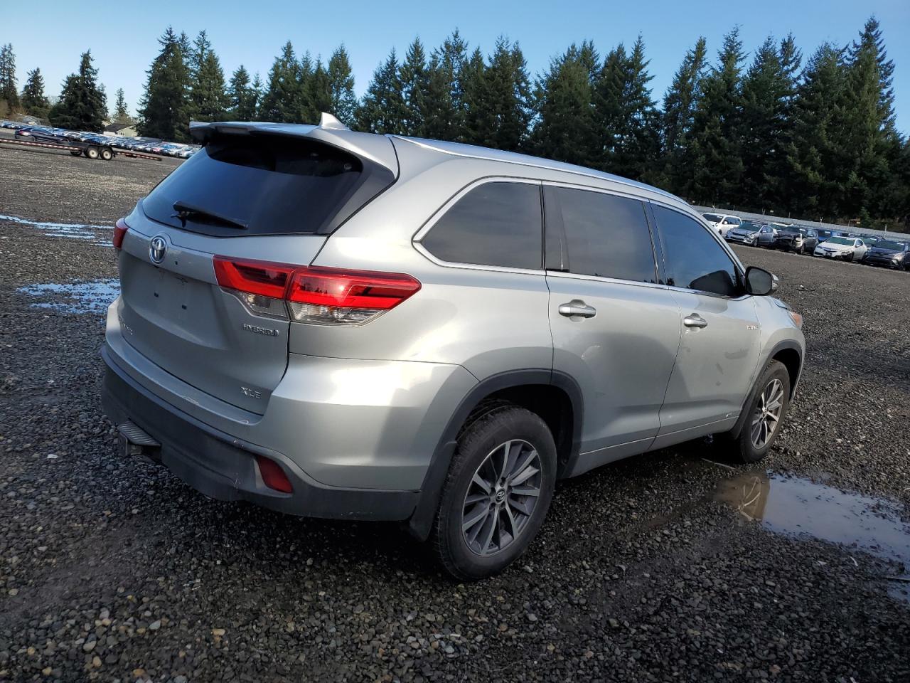 Image 3 of 2017 TOYOTA HIGHLANDER HYBRID 2017 with VIN 5TDJGRFHXHS021660