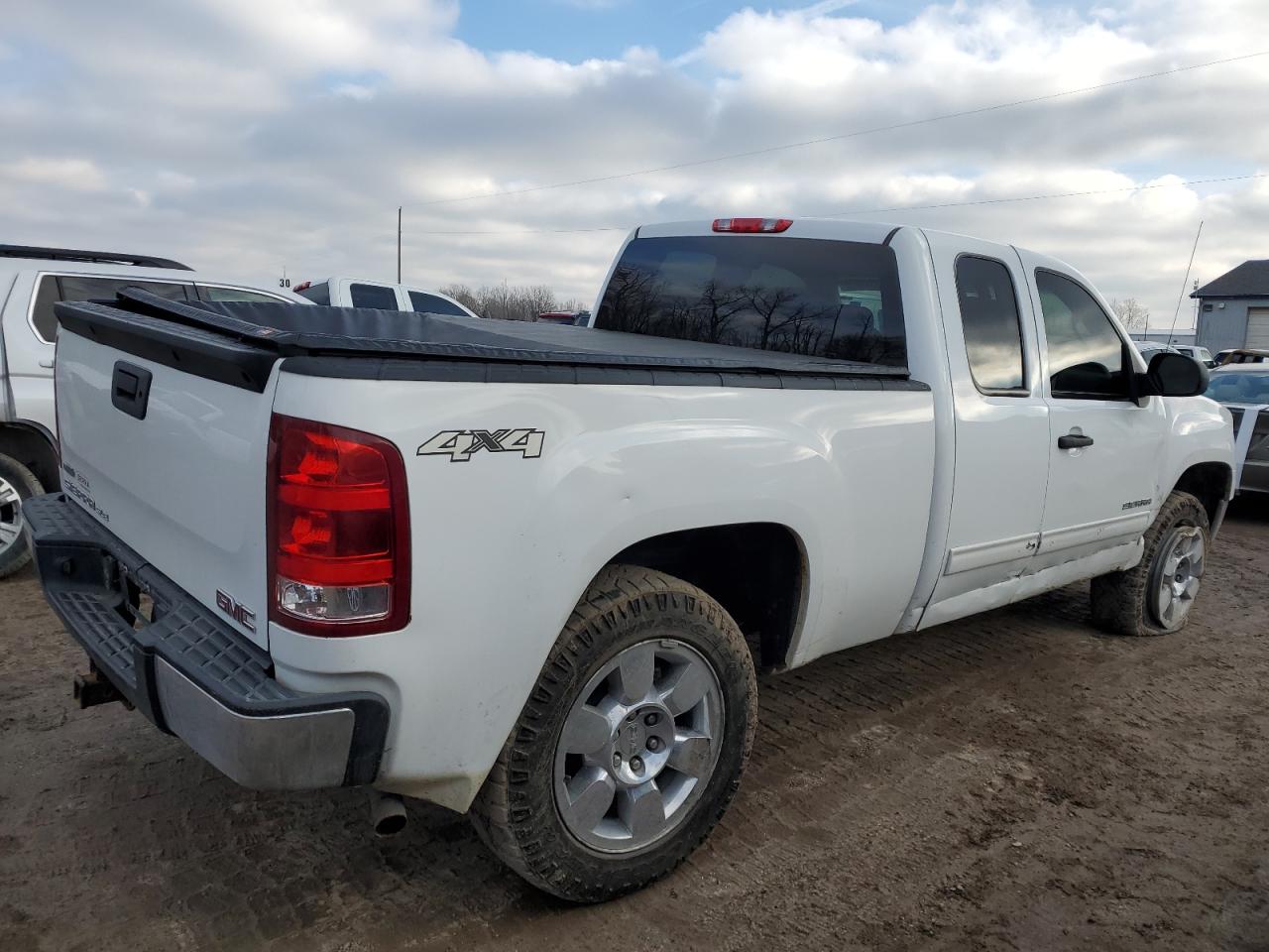 Image 3 of 2011 GMC SIERRA K1500 SLE 2011 with VIN 1GTR2VE31BZ320248