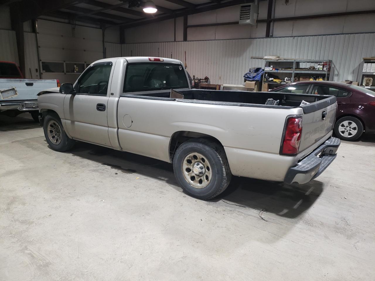 Image 2 of 2005 CHEVROLET SILVERADO C1500 2005 with VIN 1GCEC14X85Z103308