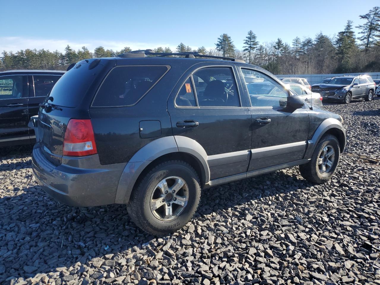Image 3 of 2003 KIA SORENTO EX 2003 with VIN KNDJC733535132852