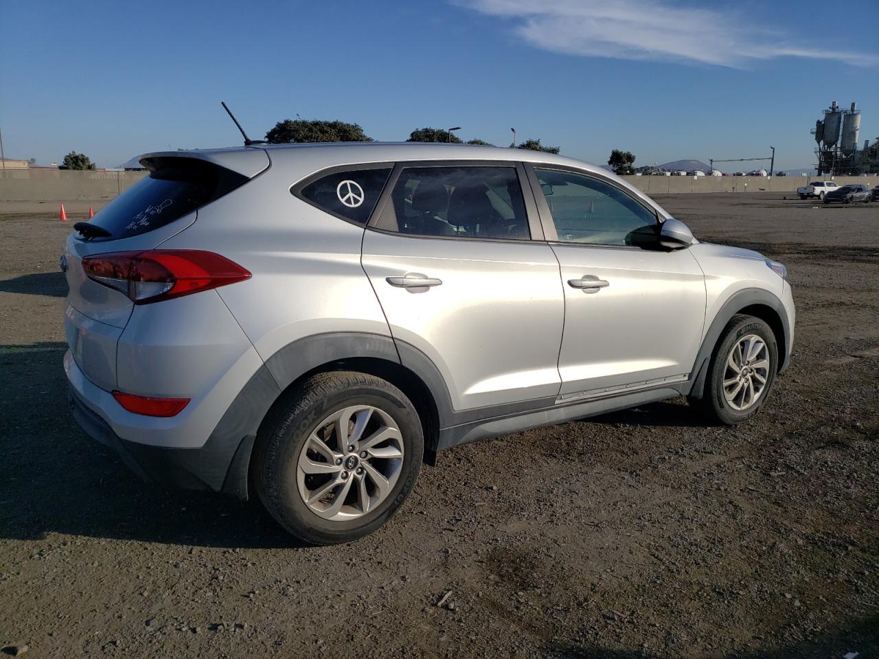 Obraz 3 z 2017 HYUNDAI TUCSON SE 2017 z VIN KM8J23A45HU315667