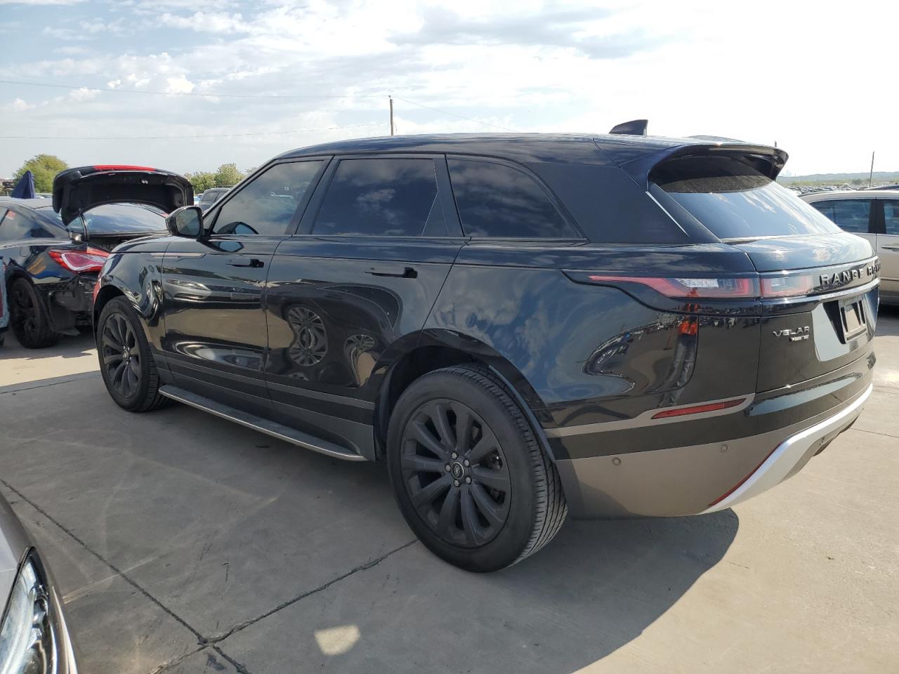 Image 2 of Land Rover Range Rover Velar R-Dynamic Se 2018 with VIN SALYL2RX4JA707824