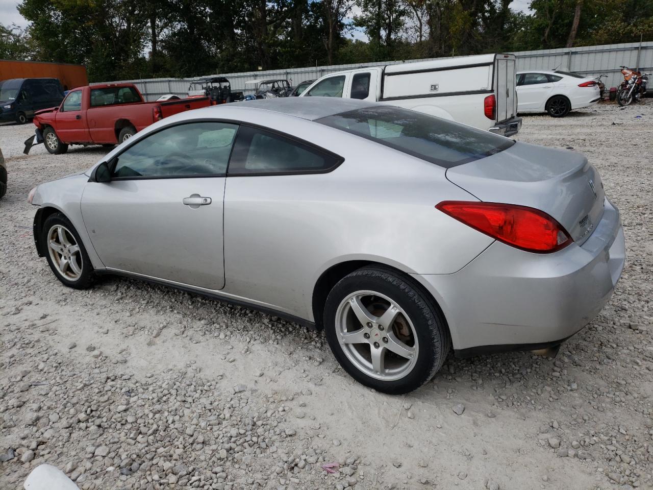 Image 2 of 2009 PONTIAC G6 GT 2009 with VIN 1G2ZH17NX94212275