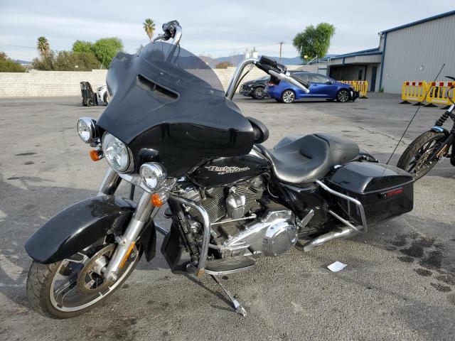 Image 2 of 2017 HARLEY-DAVIDSON FLHX STREET GLIDE 2017 with VIN 1HD1KBC3XHB668256