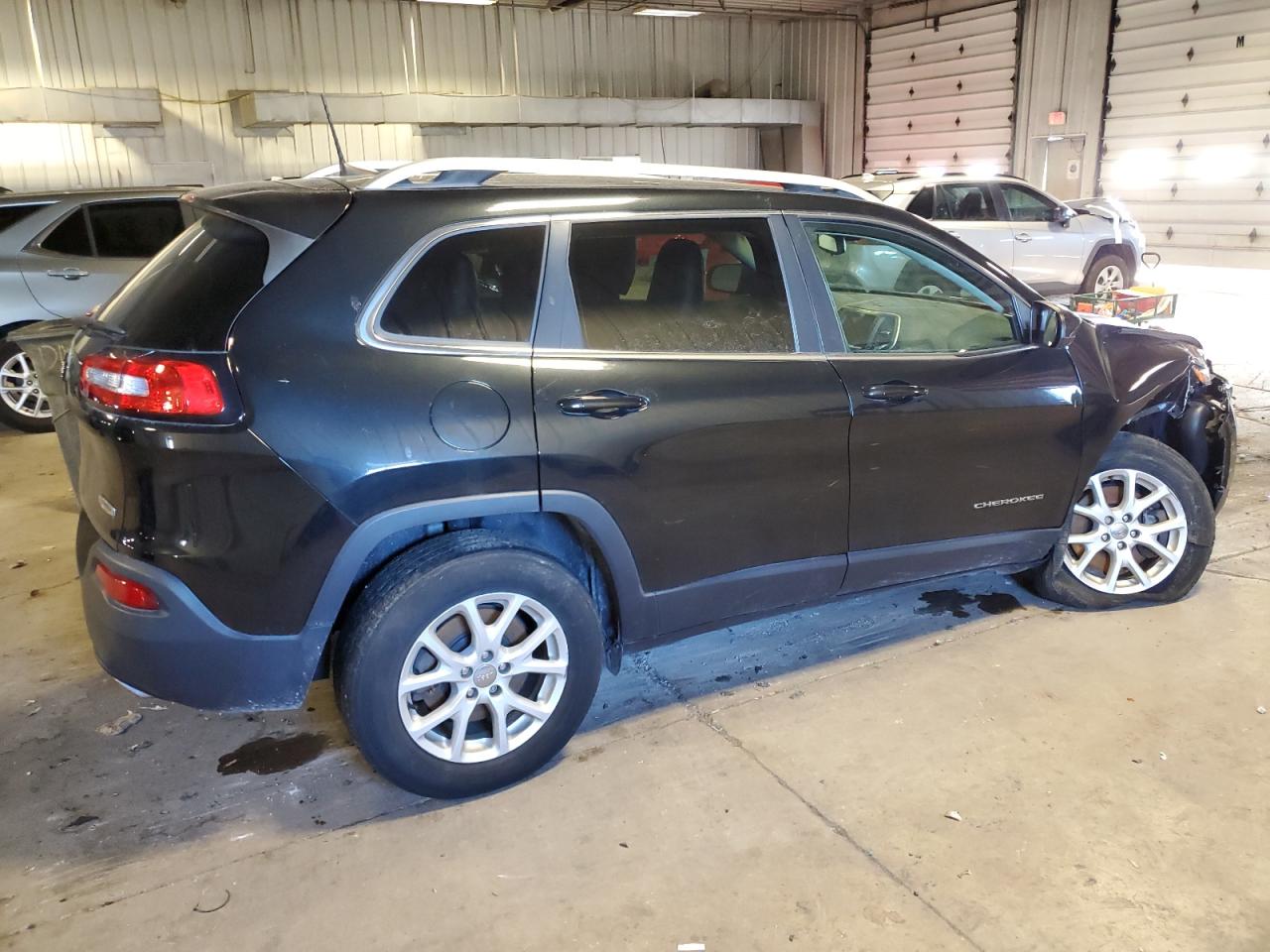 Image 3 of 2016 JEEP CHEROKEE LATITUDE 2016 with VIN 1C4PJMCS5GW252642