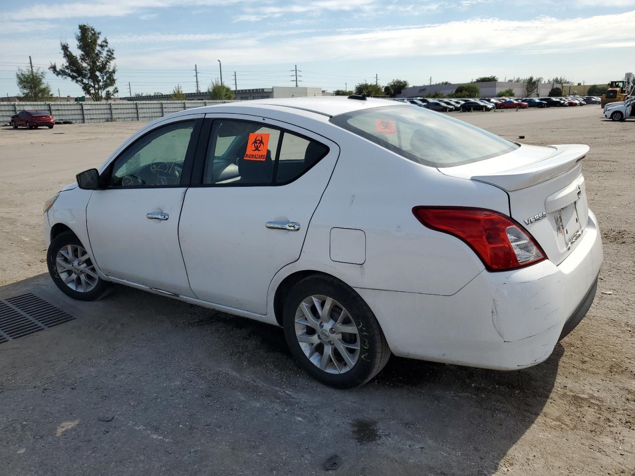 Obraz 2 z 2018 NISSAN VERSA S 2018 z VIN 3N1CN7AP9JL845021