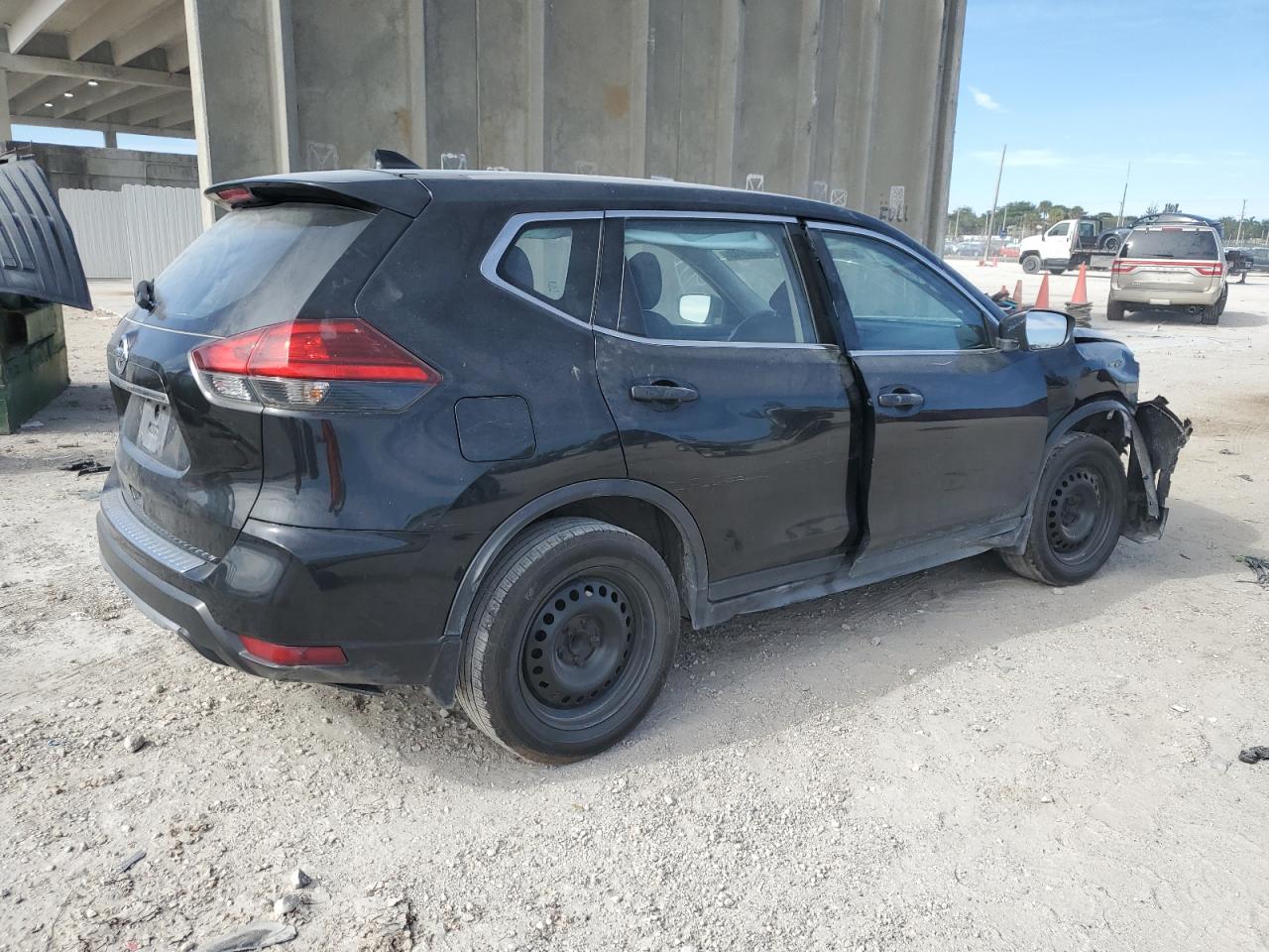 Image 3 of 2017 NISSAN ROGUE S 2017 with VIN JN8AT2MT9HW140055