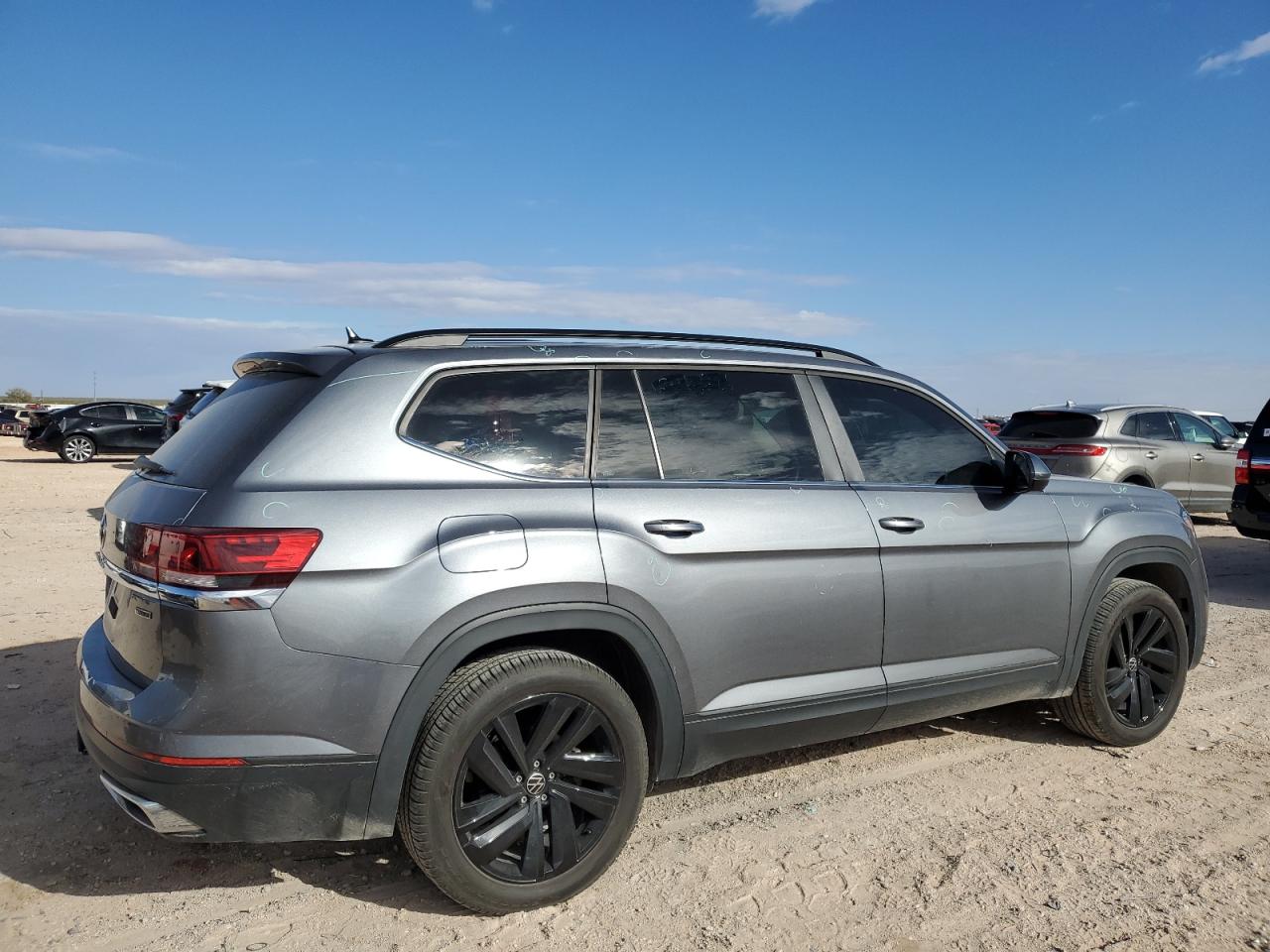 Image 3 of 2021 VOLKSWAGEN ATLAS SE 2021 with VIN 1V2KR2CA7MC558073